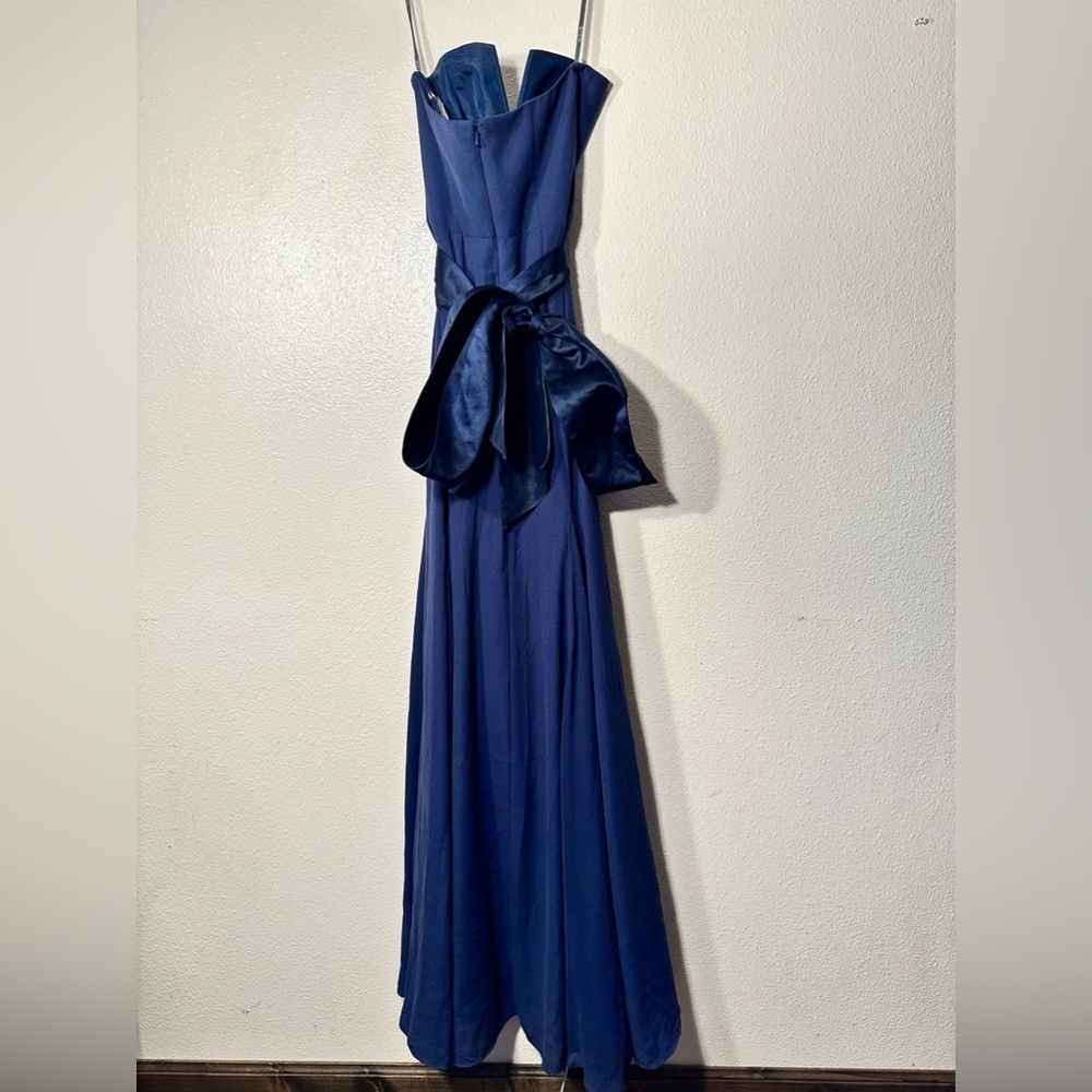 VERA WANG 'White' Bridesmaid Prom V-Wire Crepe Mermaid Dress midnightblue
Size 2 - Picture 10 of 17